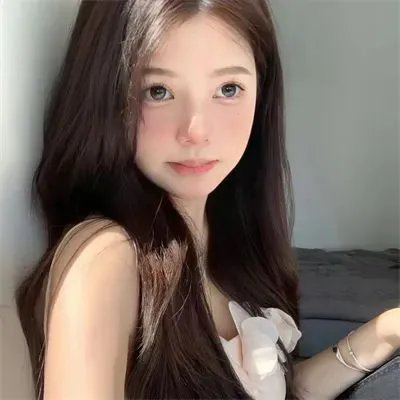 她的双眼背后